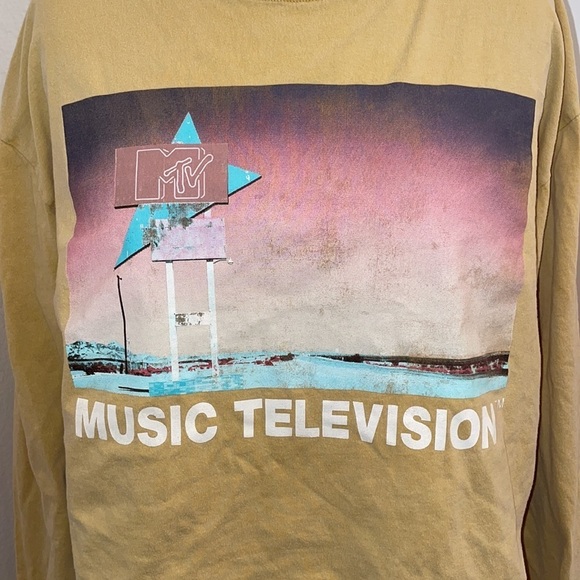MTV yellow mtv graphic vintage cropped long sleeve shirt in women’s medium - Picture 3 of 7